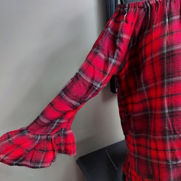 For the Republic Women's Off the Shoulder Flowy Blouse - Picture 3 of 8